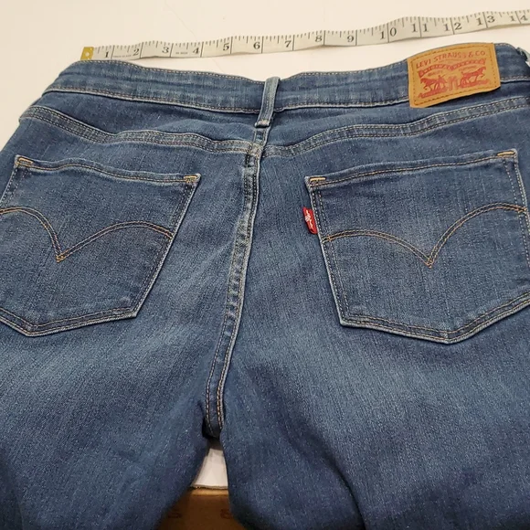 Levi Shorts size 28 - Picture 9 of 11